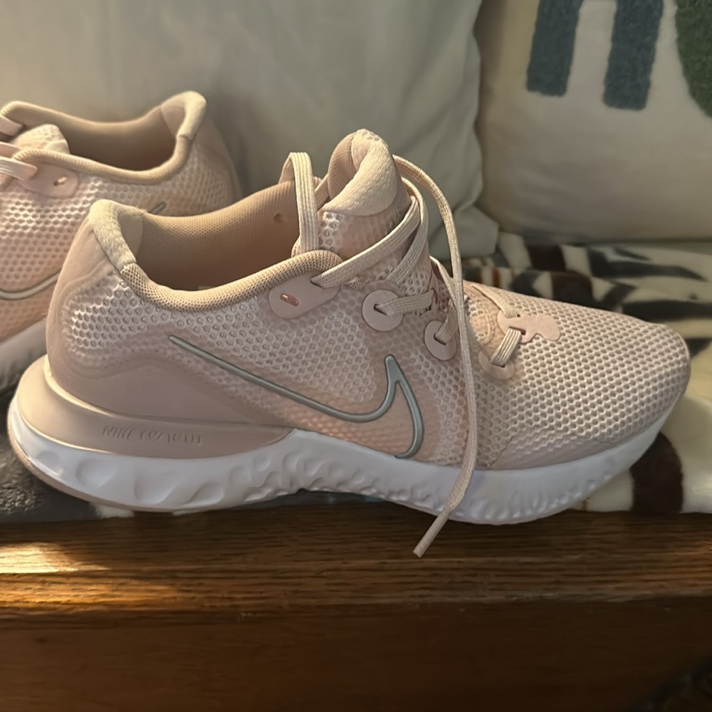 Nike Renew woman’s sz 8.5